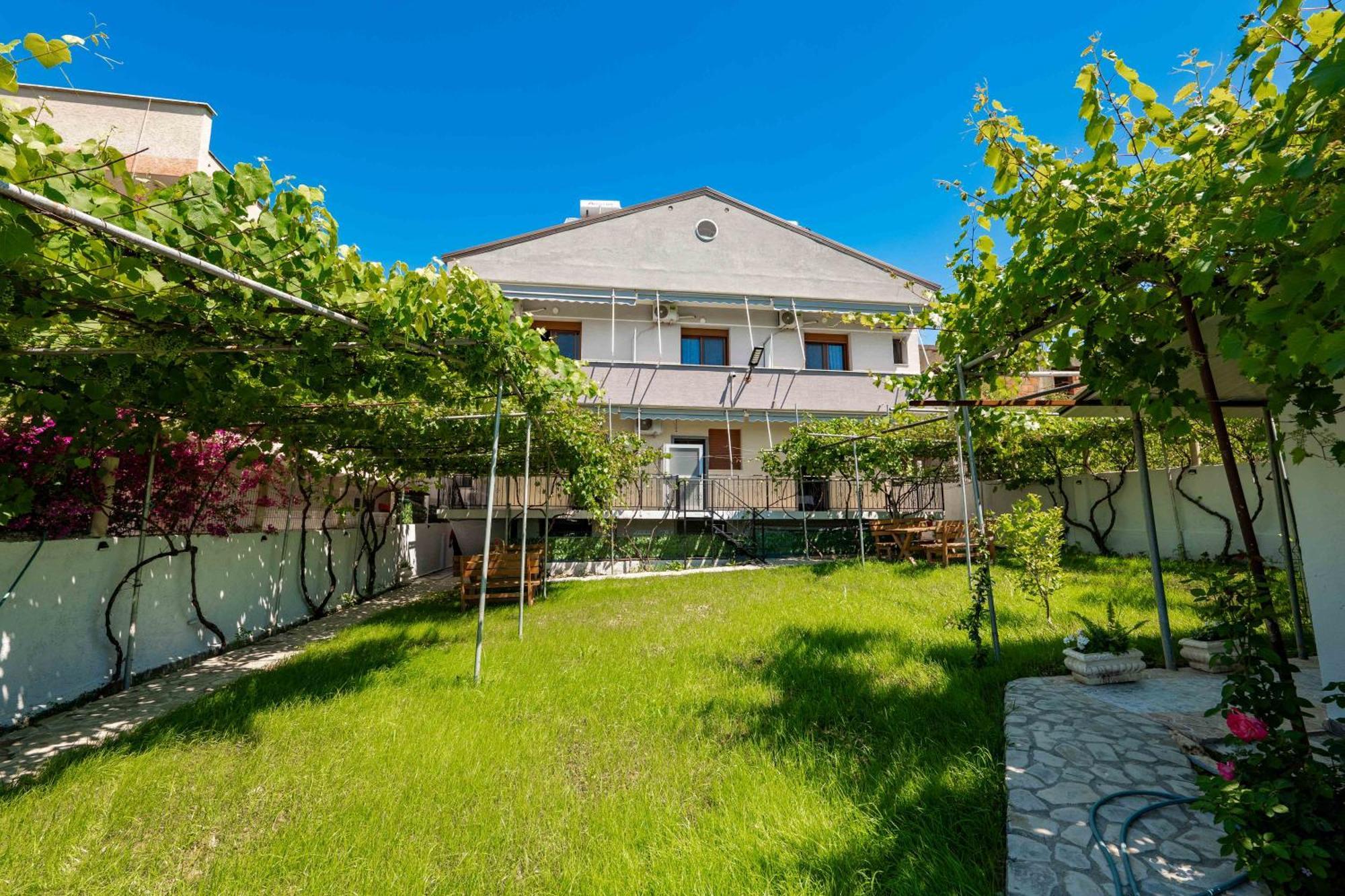 Kalpazo Kaja Vila Garden Голем Екстериор снимка